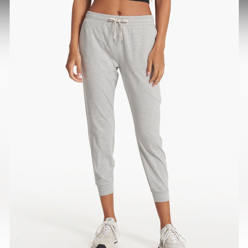 Vuori pale grey heather joggers